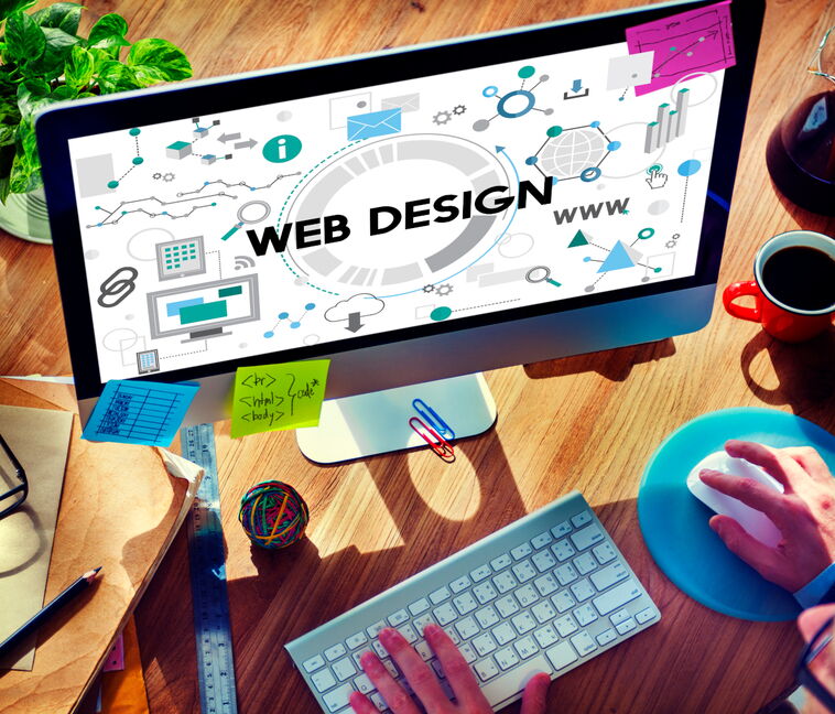 So sieht digitale Präzision aus – im Hintergrund wird an den Layouts und Grafiken für eine neue, professionelle Kunden-Website gefeilt.
