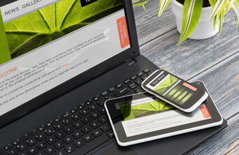 Clean coding for flawless display: The web agency 5150media® develops websites that, thanks to modern, responsive design, work just as quickly and flawlessly on smartphones, tablets, and desktop screens.